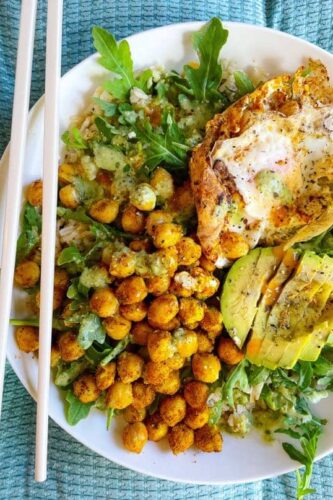 salad with chickpeas, chicken and avo